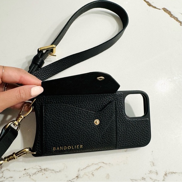 Like New Bandolier Hailey Case Pebble Leather Iphone 13 with Dustbag - Picture 5 of 5